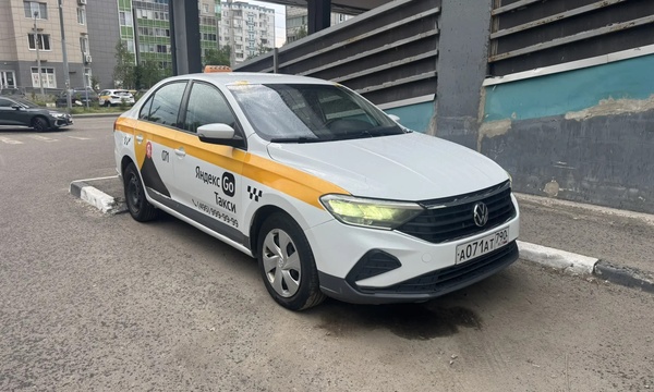 Volkswagen Polo VI · Лифтбек
