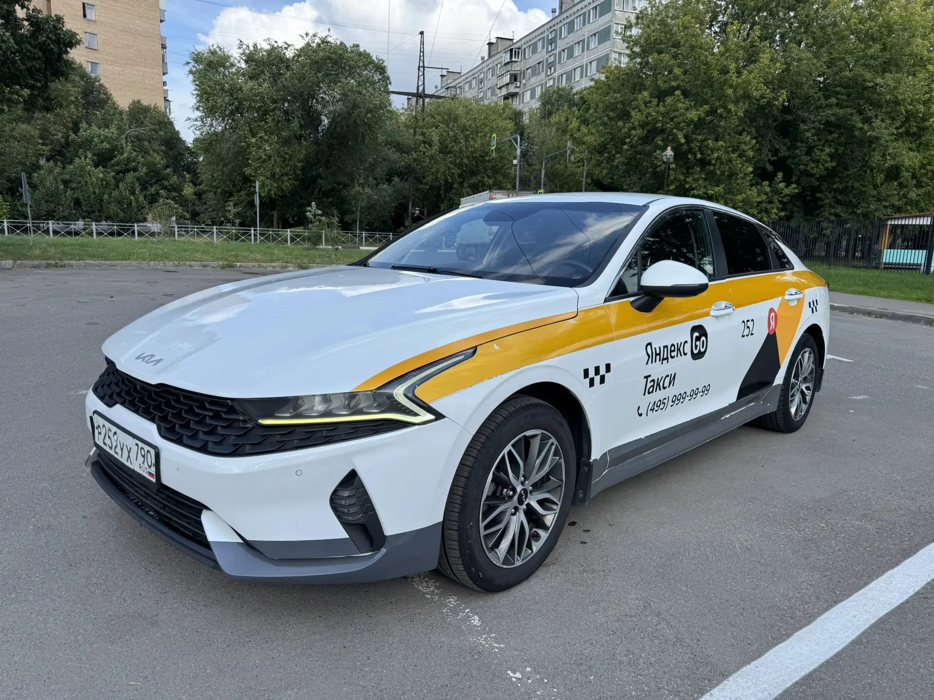 Kia K5 DL3 · Седан