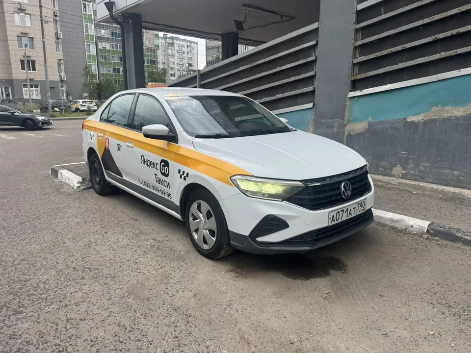 Volkswagen Polo VI · Лифтбек — фото 1